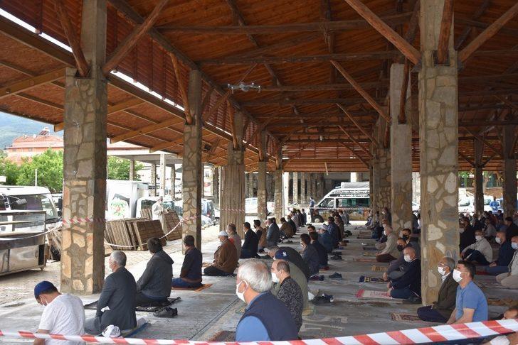 Cuma namazında drone ile ateş ölçümü yapıldı G4