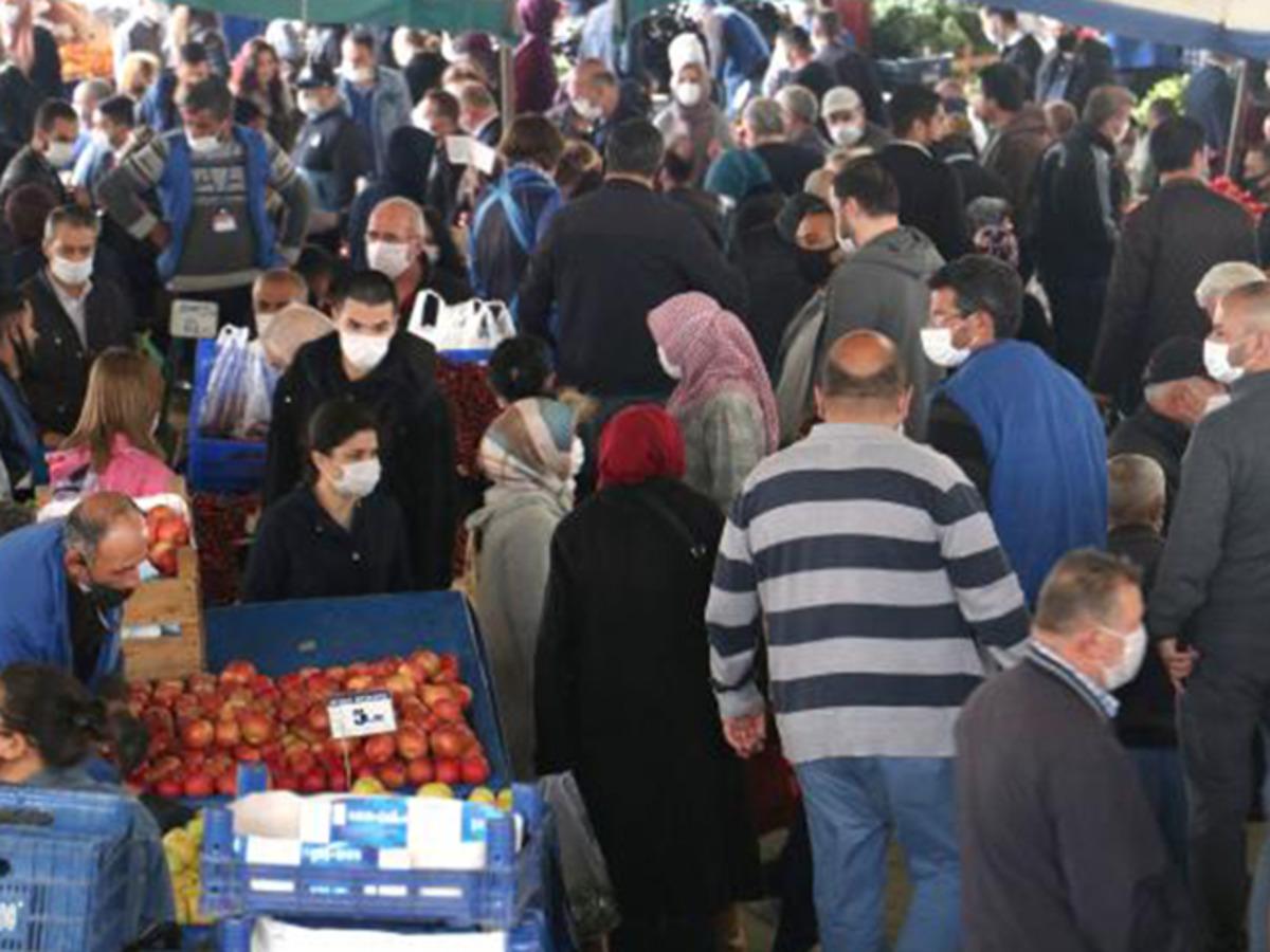 Ankara'da pazarda yoğunluk: 500 kişilik yere 3 bin kişi almışlar