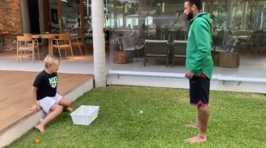 Neymar'dan oğluna yumurta şakası