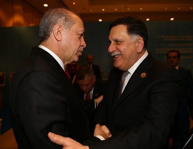 Cumhurbaşkanı Recep Tayyip Erdoğan, Trablus hükümeti başbakanı Fayez el Sarrac ile birlikte