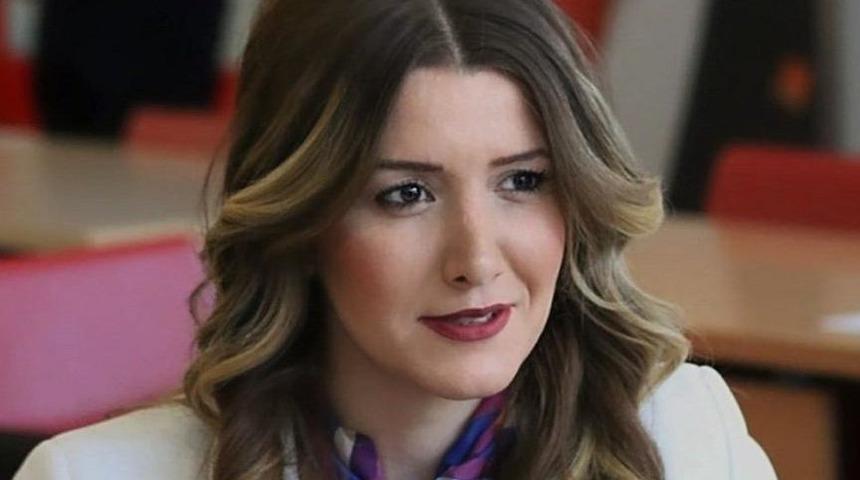 İzmir'de camilerden 'Çav Bella' çalınmasının ardından tutuklanan CHP'li Banu Özdemir, tahliye edildi