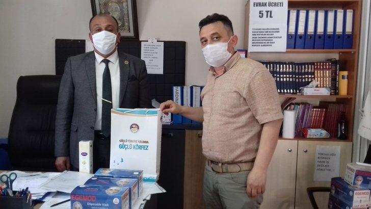 Körfez’de muhtarlara maske dağıtıldı G3