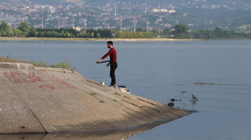 13'üncü intihar girişimi! Pompalı tüfeği dayadı, çekirdek yedi