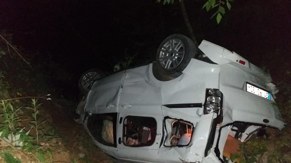 Hatay&rsquo;da otomobil u&ccedil;uruma yuvarlandı: 3 &ouml;l&uuml;, 4 yaralı