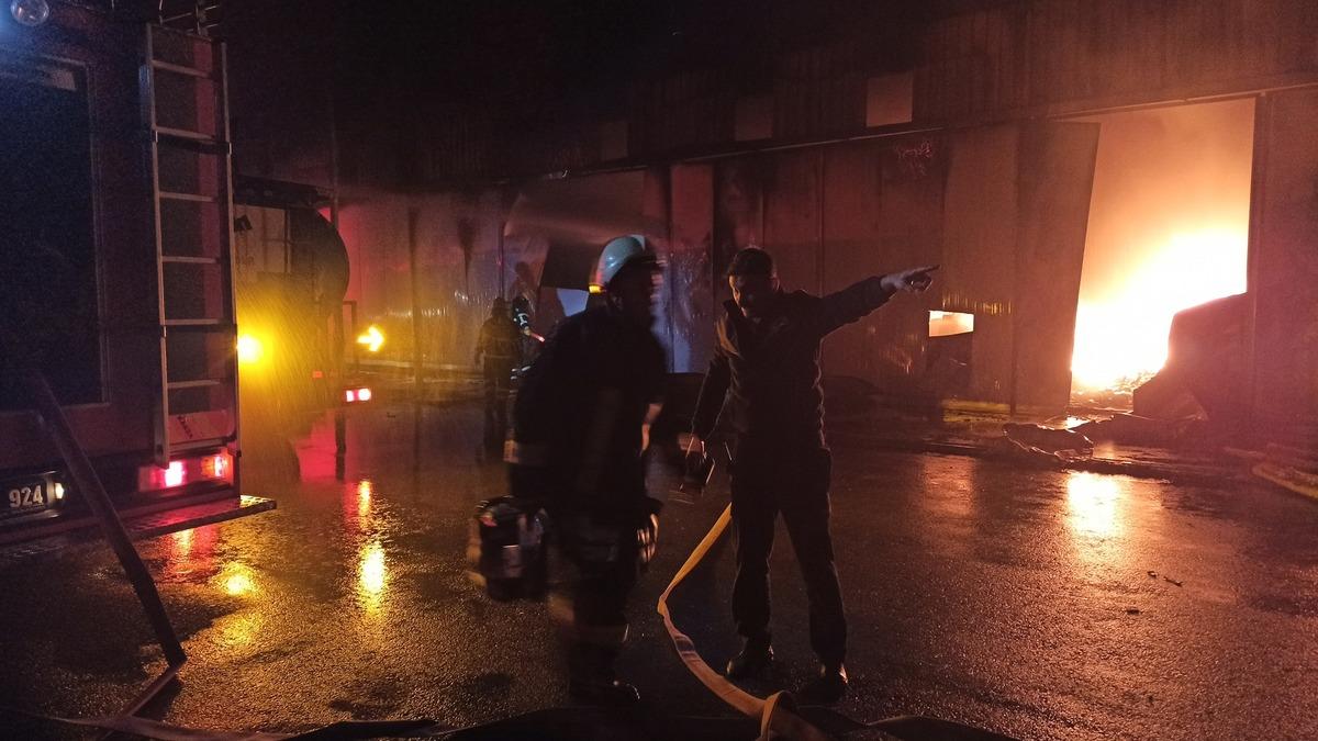 &Ccedil;orum&rsquo;da sanayi sitesinde yangın: 5 iş yeri k&uuml;le d&ouml;nd&uuml;