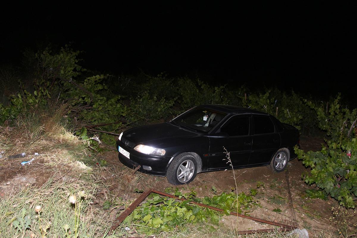 İki otomobil kavşakta &ccedil;arpıştı: 2 yaralı