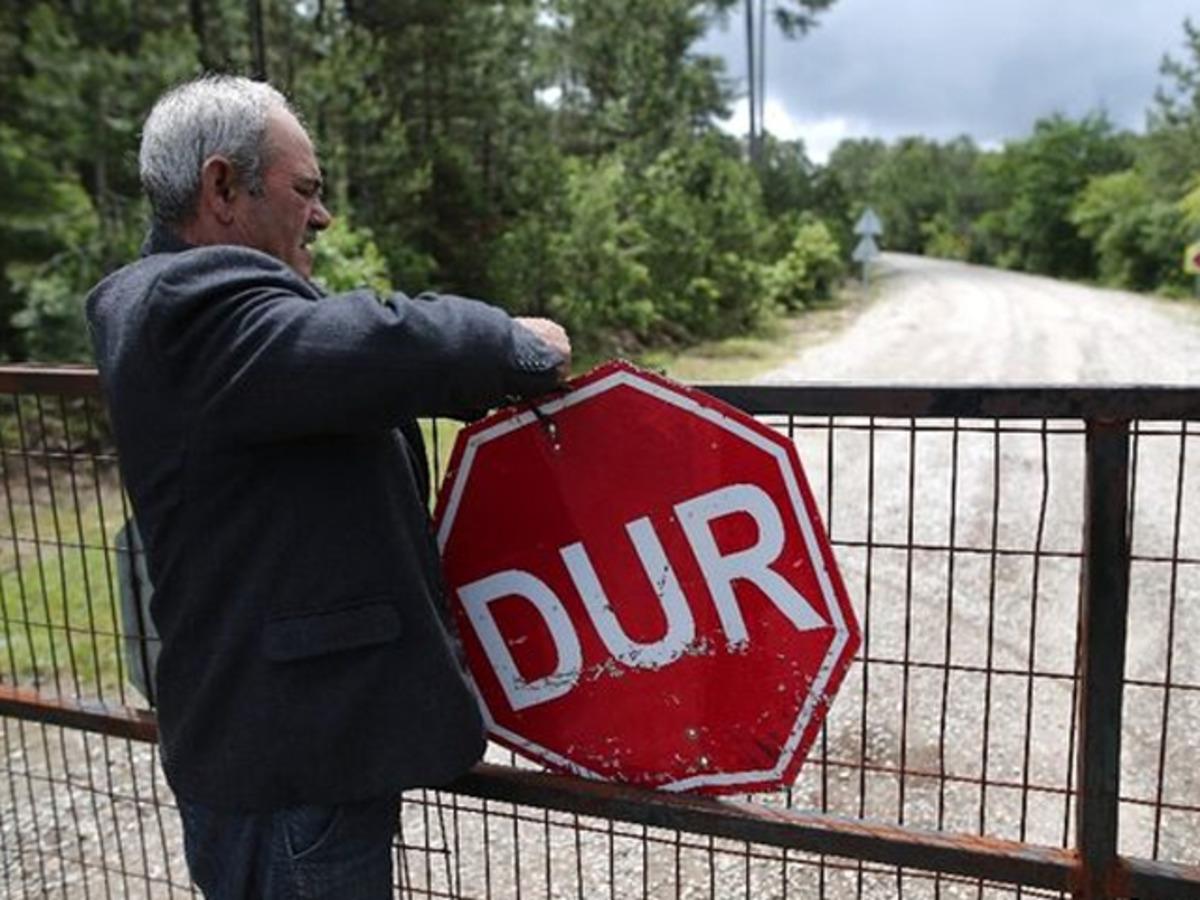 K&ouml;ye kapı yaptılar, &ccedil;evresini telle &ccedil;evirdiler! Sebebi ise...