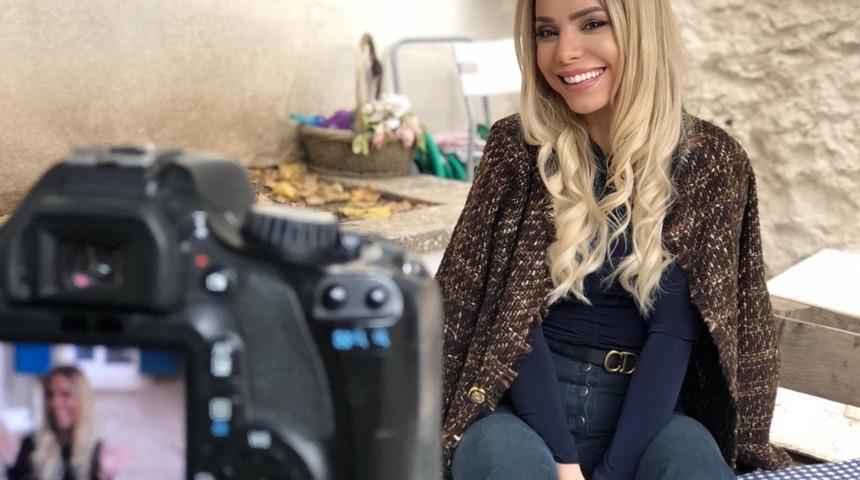 Simay &Ouml;zyiğit, yeni kitabı i&ccedil;in g&uuml;n sayıyor