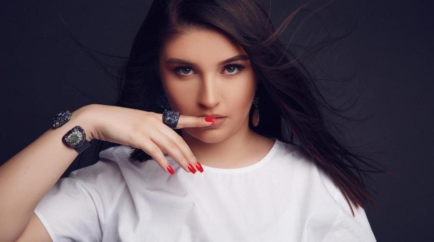 Elmira Namazova: “Türk dizilerini çok başarılı buluyorum”