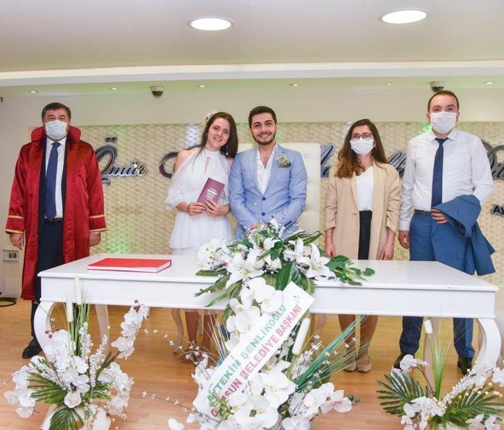 Başkan Şenlikoğlu, normalleşme sürecinin başlamasıyla ilk nikahını kıydı G3