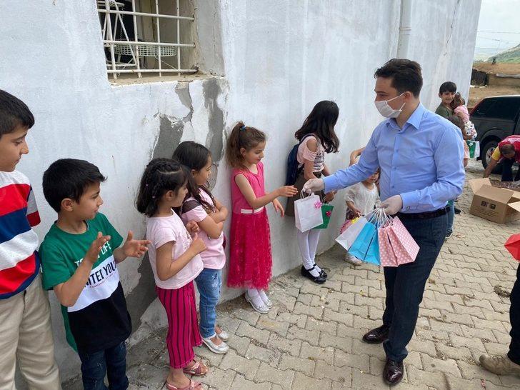 Kaymakam Öner’den çocuklara sürpriz G1