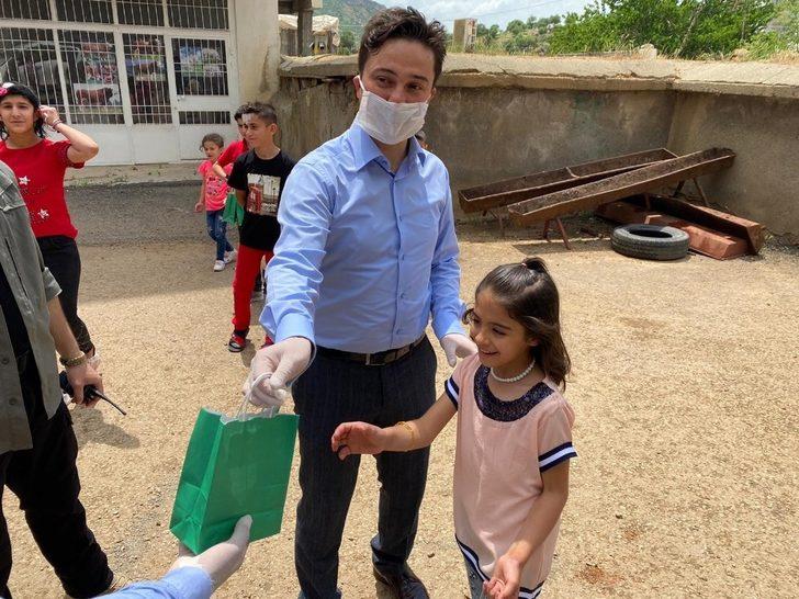 Kaymakam Öner’den çocuklara sürpriz G2