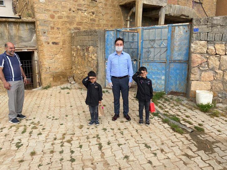 Kaymakam Öner’den çocuklara sürpriz G4