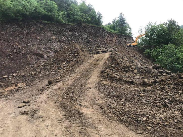 Köy yolunda genişletme çalışmaları devam ediyor G1