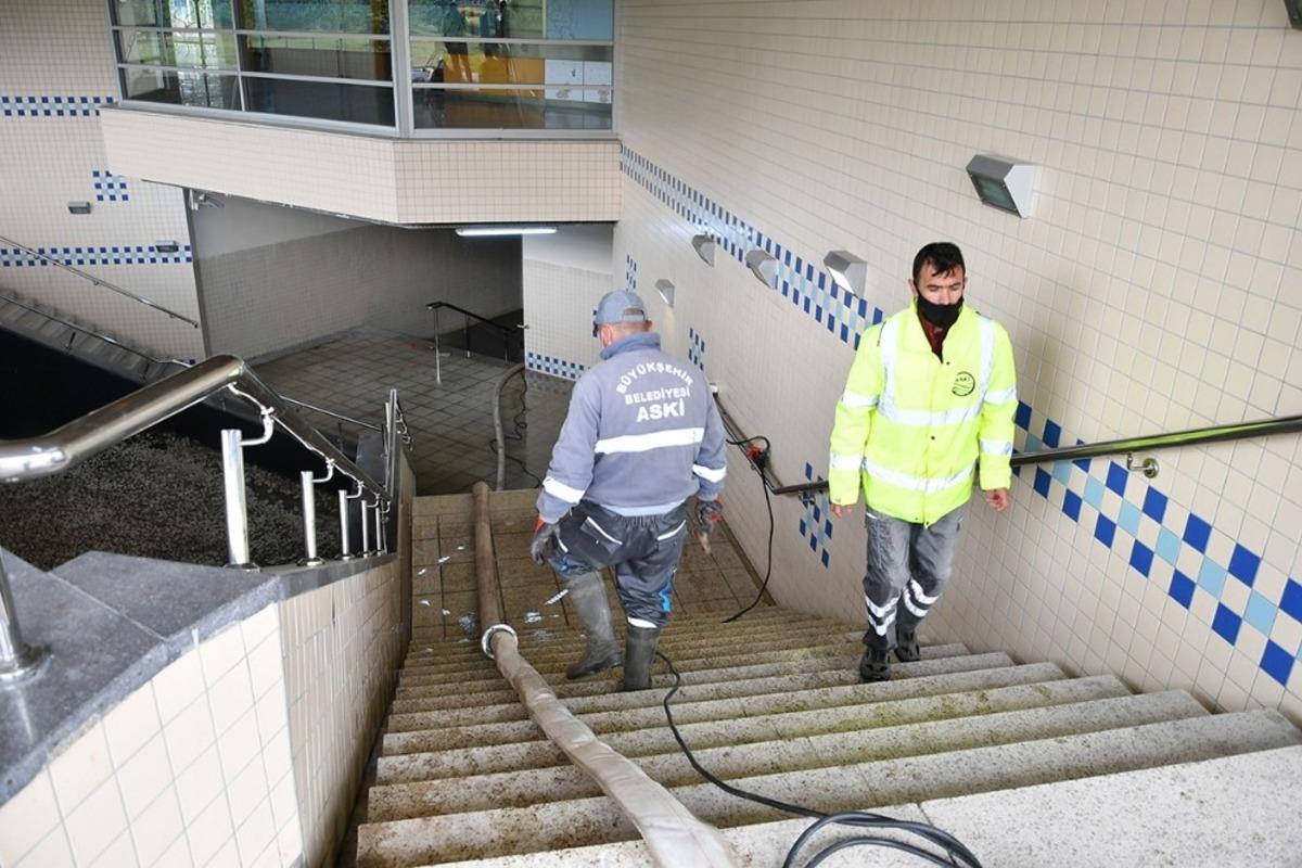 Ankara B&uuml;y&uuml;kşehir Belediyesi ekiplerinin yağış n&ouml;beti