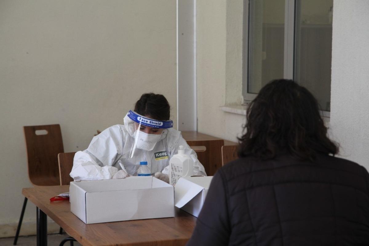 Kartal Belediyesi kreşlerinde &ccedil;alışan personele Korona testi