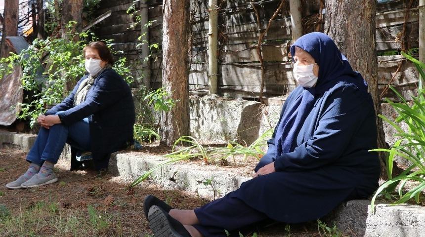 65 yaş ve &uuml;st&uuml; ile 18 yaş altındaki vatandaşların sokağa &ccedil;ıkma kısıtlaması istisnasına ilişkin karar