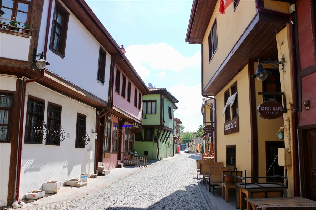 Bursa, Eskişehir ve Balıkesir'de cadde ve sokaklar sessiz kaldı