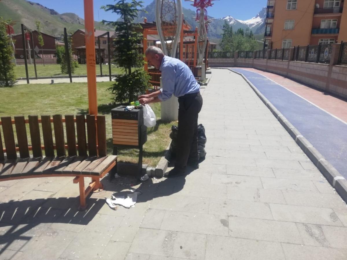 Hakkari&rsquo;de bazı duyarsız vatandaşlar parklarda kirliliğe sebebiyet veriyor