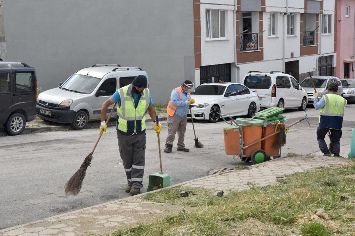 &Ccedil;amlıca&rsquo;da temizlik ve ot bi&ccedil;me &ccedil;alışması