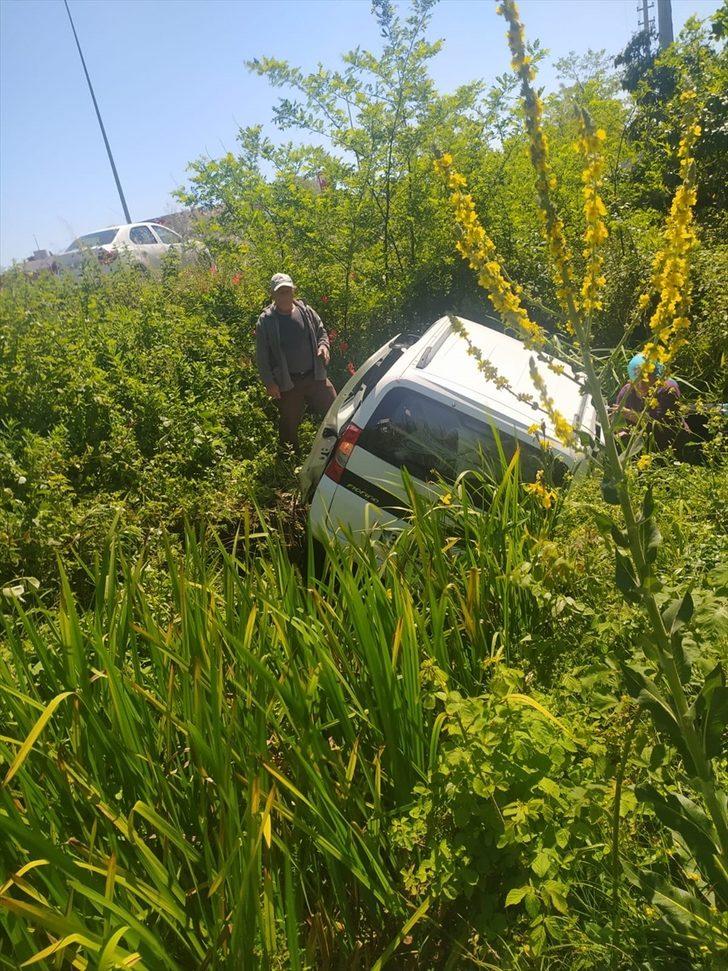 Samsun'da hafif ticari araç devrildi: 5 yaralı G1