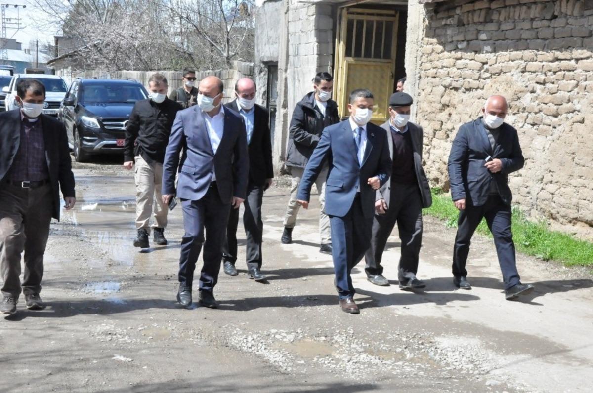 Erciş&lsquo;te kilitli parke taşı yapımında ilk &ccedil;alışmasını tamamladı