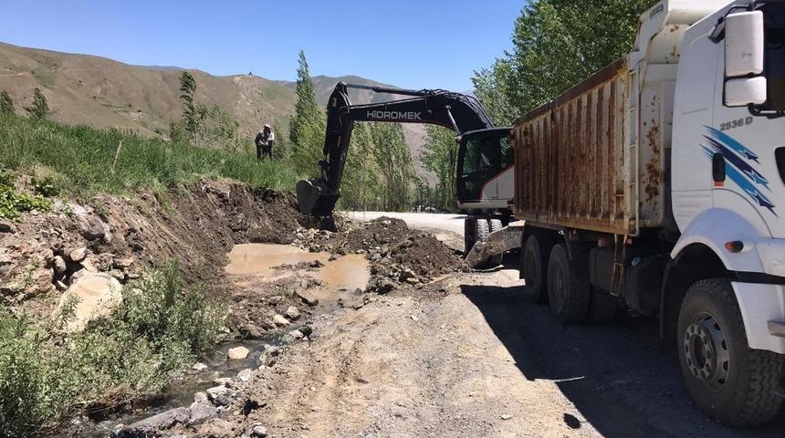 Merzan&rsquo;da yol genişletme &ccedil;alışması başladı