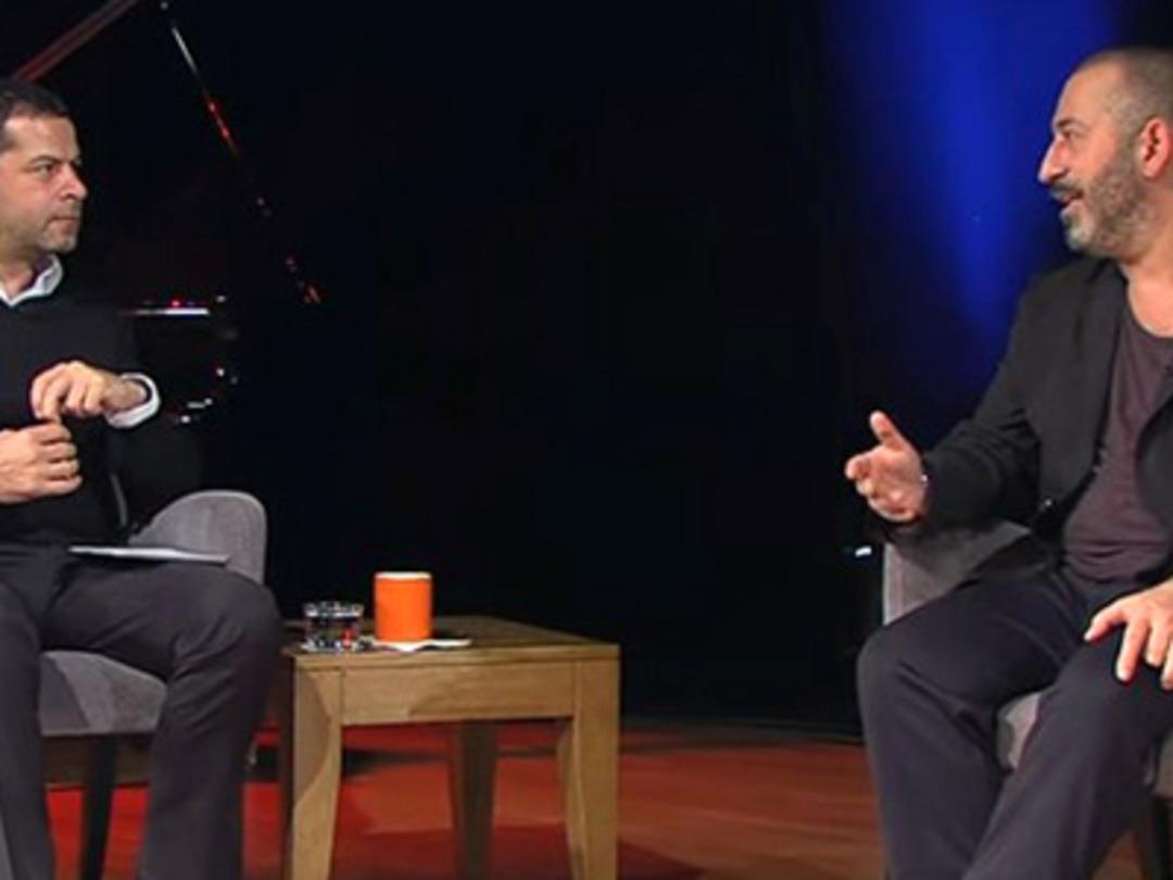 Cem Yılmaz'dan 'Roket' g&ouml;ndermesi: 'Şimdilerde Suriye'de...'