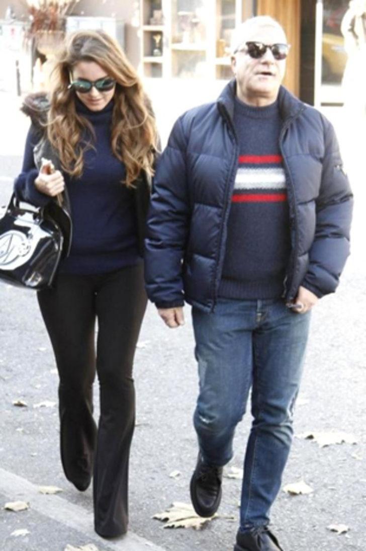 Mehmet Ali Erbil, genç sevgilisini eliyle besledi G2