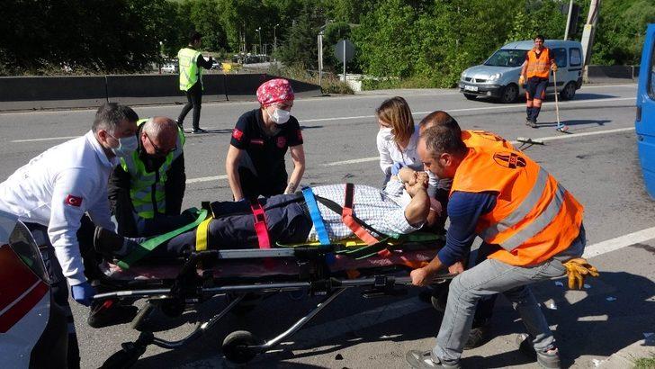 65 yaş üstü annesini memlekete götürürken kaza yaptı: 3 yaralı G1