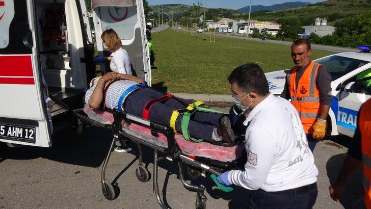 65 yaş üstü annesini memlekete götürürken kaza yaptı: 3 yaralı G2