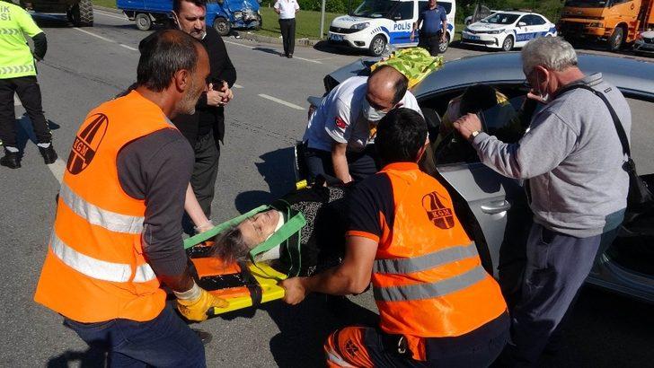 65 yaş üstü annesini memlekete götürürken kaza yaptı: 3 yaralı G5