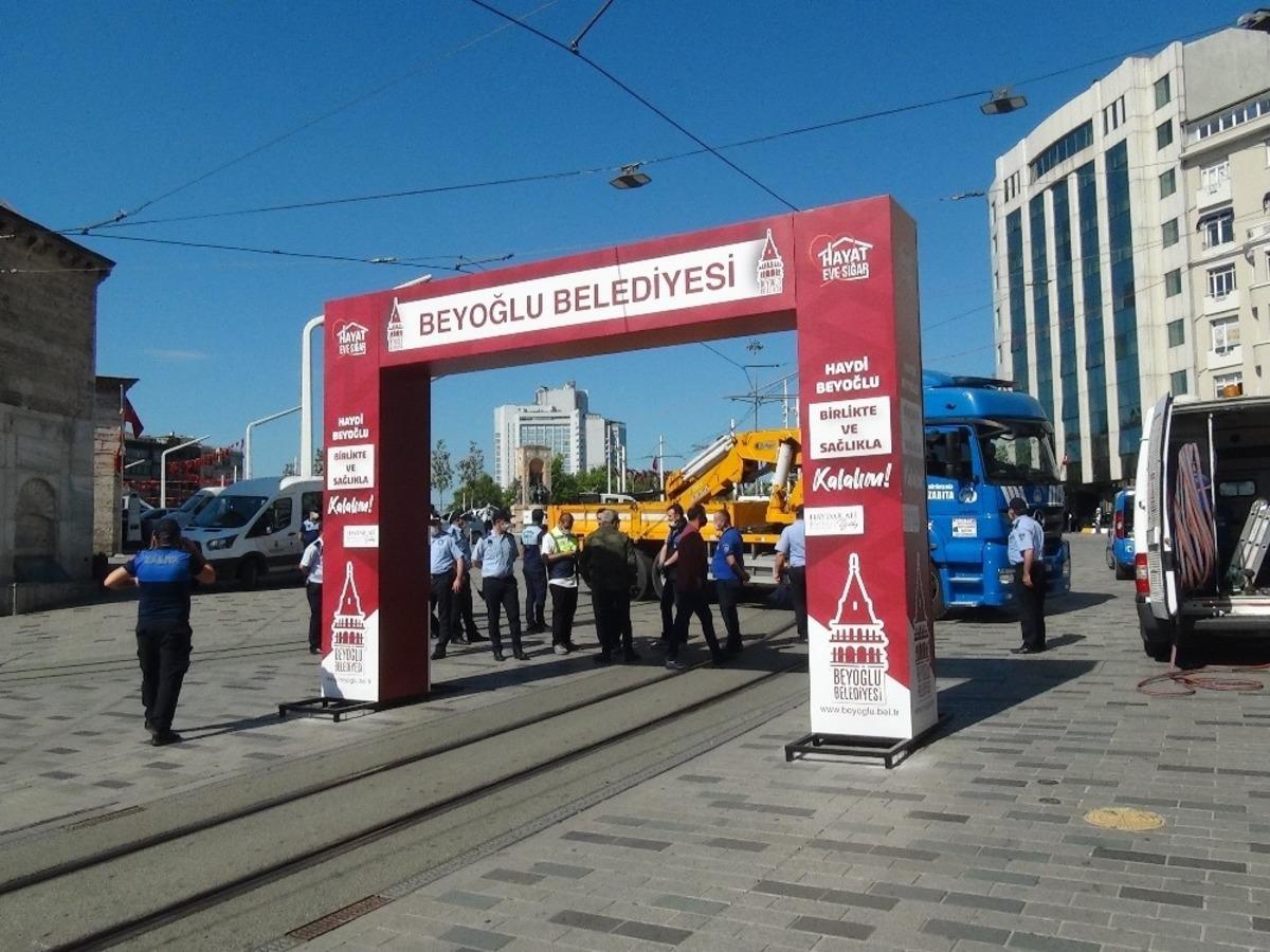 İstiklal Caddesi&rsquo;nde zabıtalar arasında gerginlik