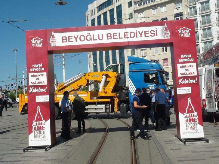 İstiklal Caddesi’nde zabıtalar arasında gerginlik G2