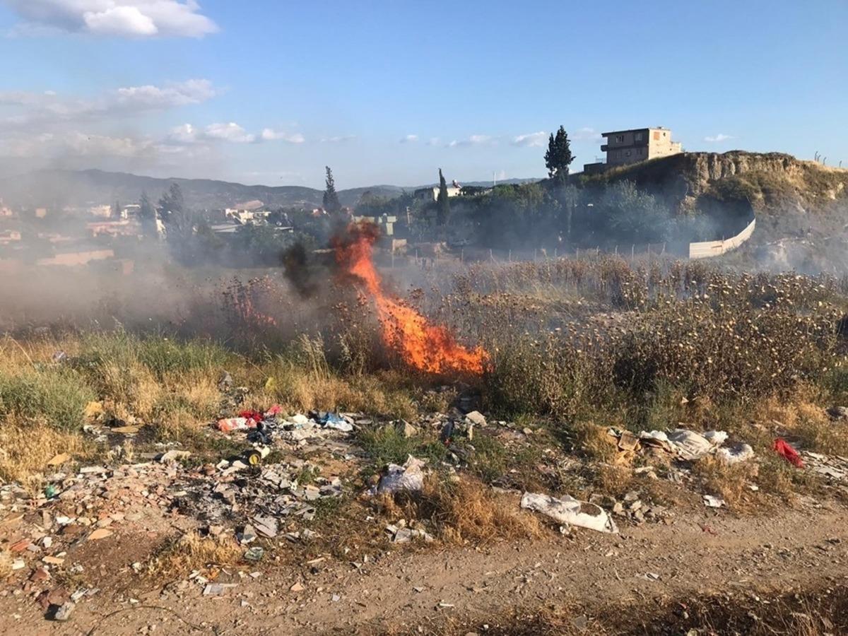 Cezaevi yanındaki arsada &ccedil;ıkan yangın korkuttu