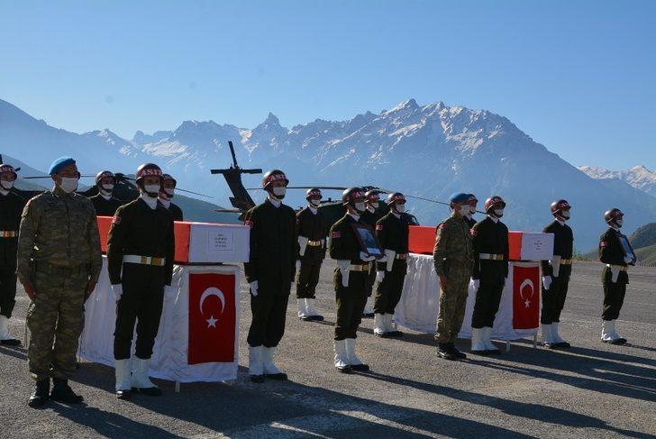 Hakkari’de şehit olan 2 asker için tören düzenlendi G1