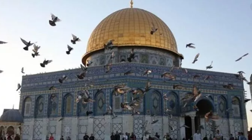 Mescid-i Aksa 2 ay sonra yeniden ibadete a&ccedil;ıldı