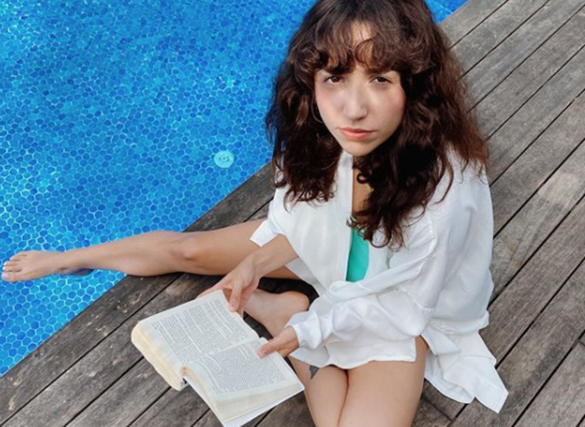 Zeynep Bastık'ın eski haline yorum yağdı! Estetik g&uuml;zeli mi?