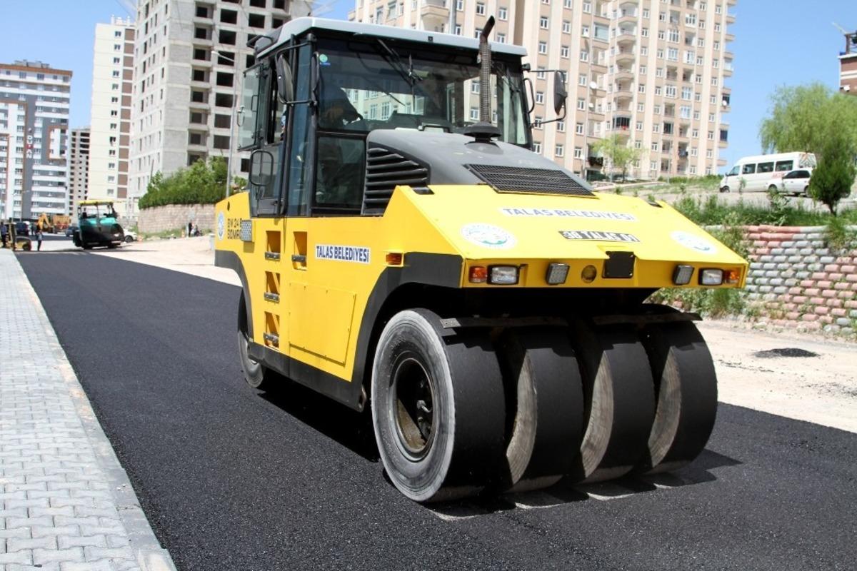 Yaz geldi, asfalt yola serildi