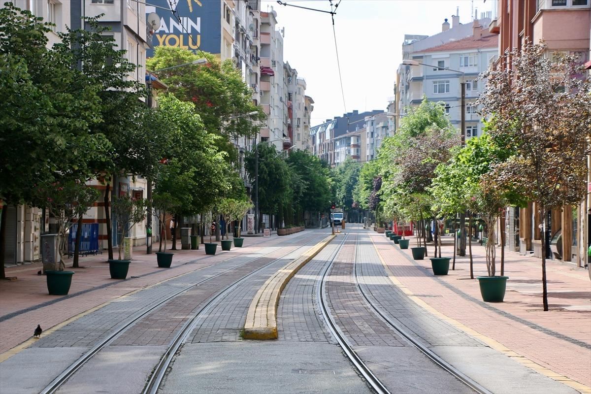 Bursa, Eskişehir ve Balıkesir'de cadde ve sokaklarda sessizlik