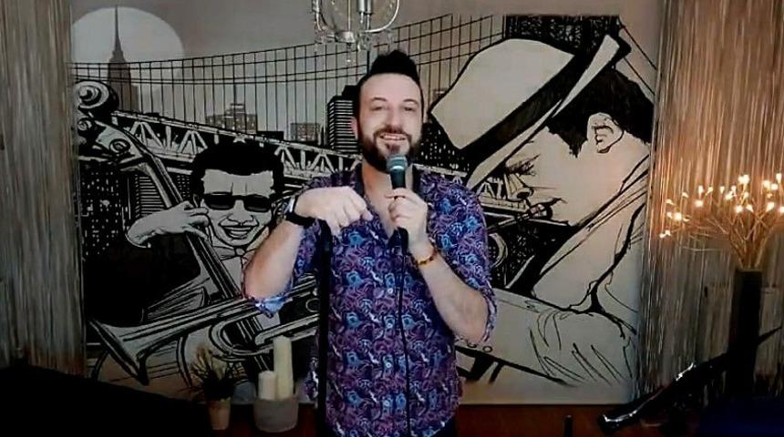 İzmirli sanat&ccedil;ı, belediye sosyal medya hesaplarından online konser verdi