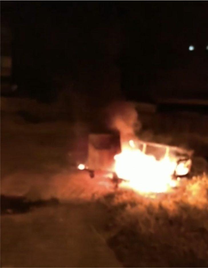 Çöp konteynerını ateşe veren gençler paniğe neden oldu G3