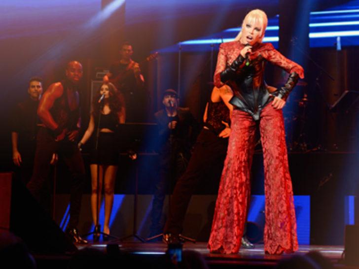 Ağır makyajlı Ajda Pekkan görüntüsüyle olay yarattı G3