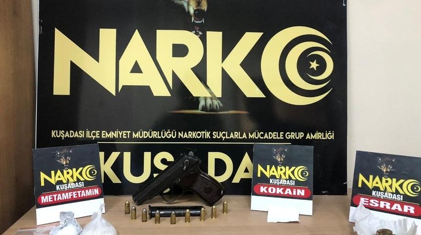 Kuşadası&rsquo;nda uyuşturucu satılan eve baskın: 2 kişi g&ouml;zaltına alındı