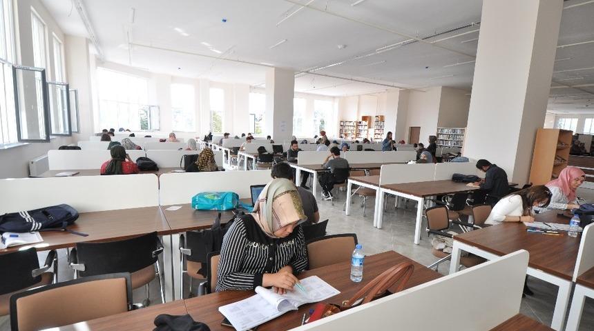 NE&Uuml;, t&uuml;m &uuml;niversitelilere kapılarını a&ccedil;ıyor