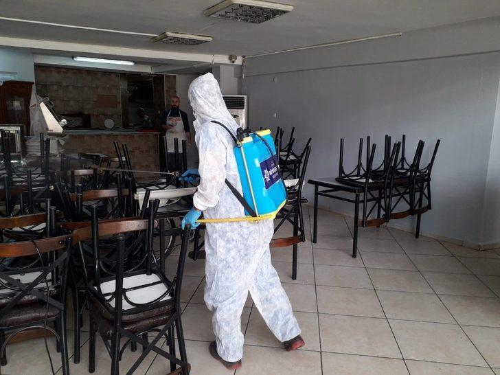 Büyükşehir açılacak dükkanları dezenfekte ediyor G2