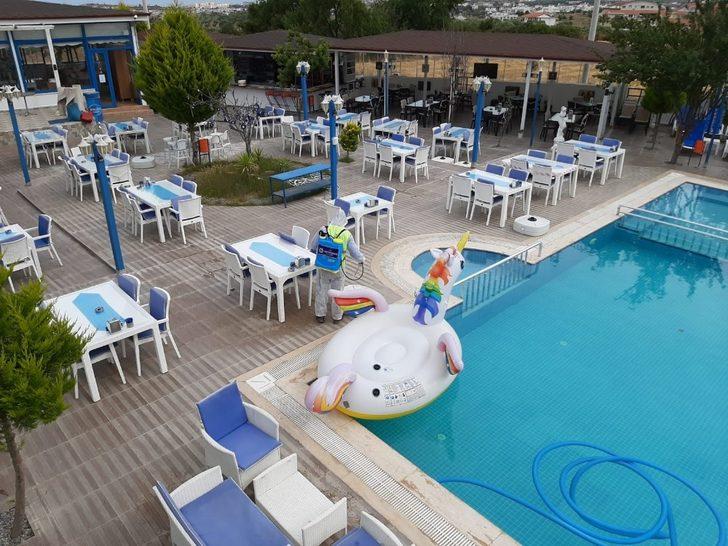 Büyükşehir açılacak dükkanları dezenfekte ediyor G3