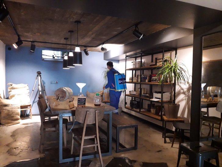 Büyükşehir açılacak dükkanları dezenfekte ediyor G4