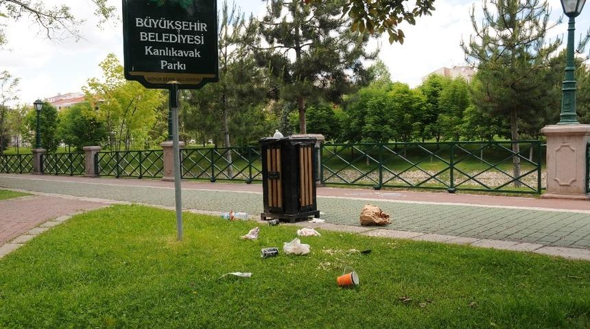 Kısıtlamada çöpler yerlere saçıldı