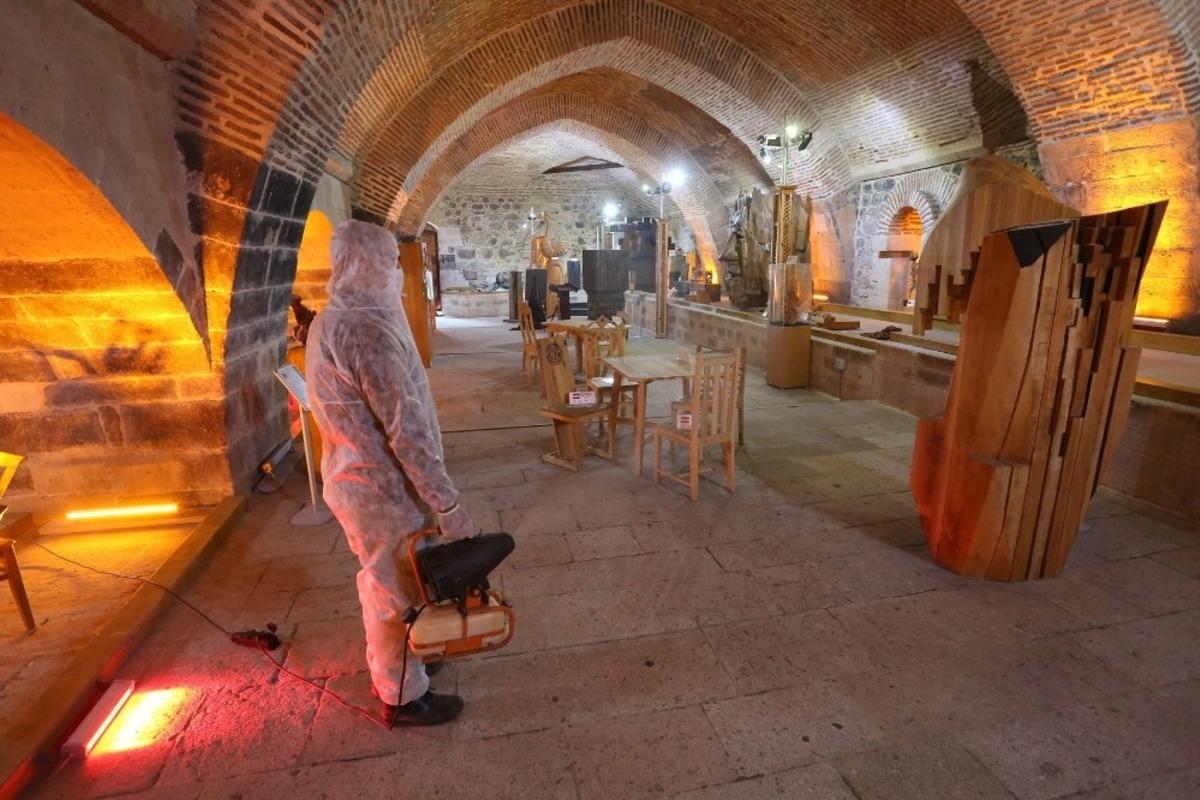 Odunpazarı&rsquo;nda galeriler dezenfekte edildi